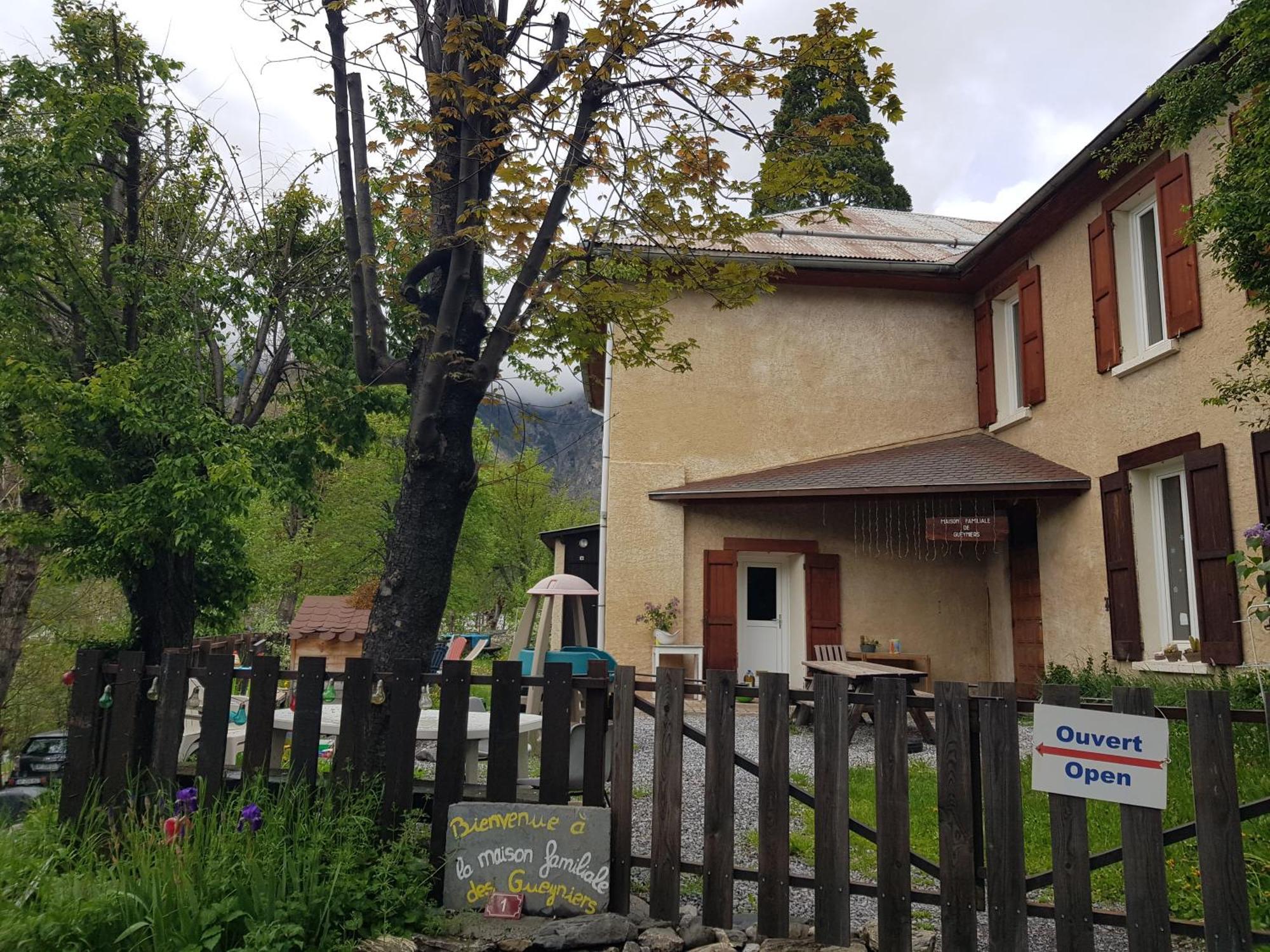 Maison Familiale Des Gueyniers Jausiers Esterno foto