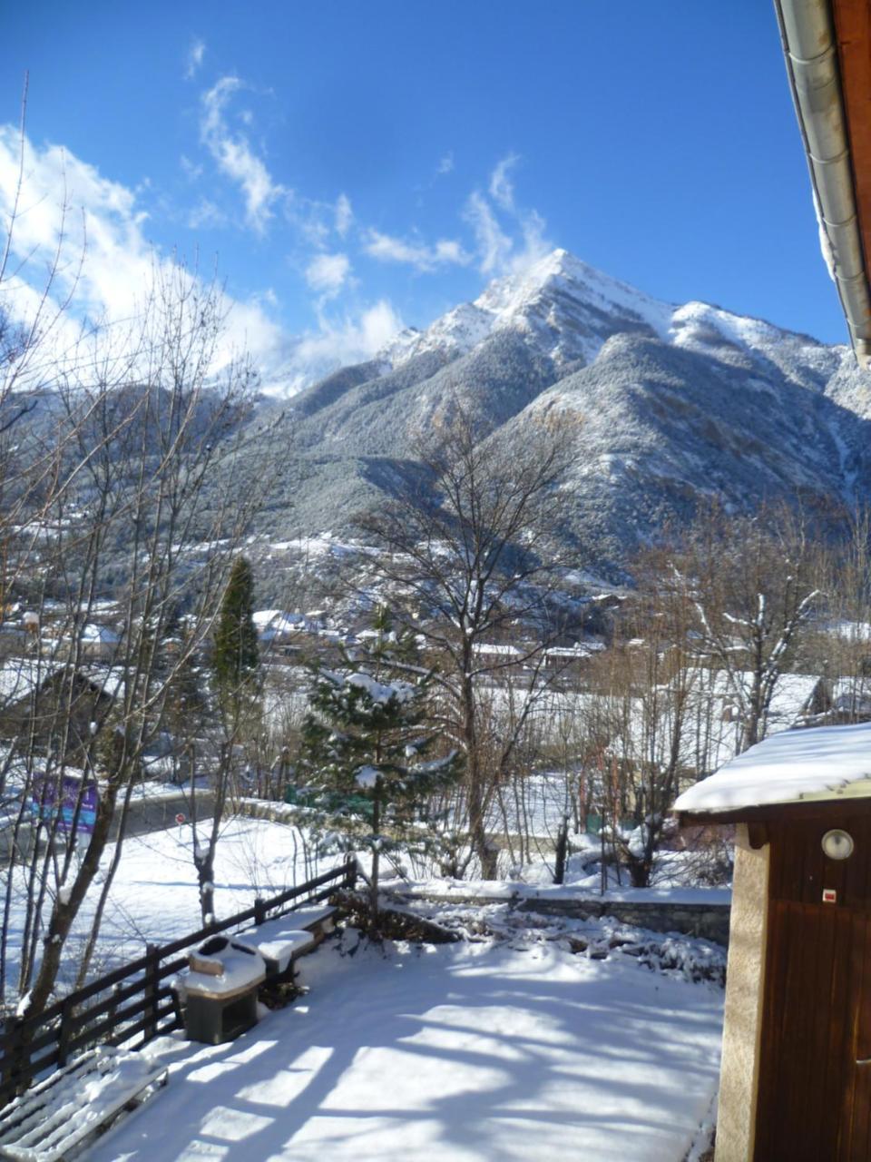 Maison Familiale Des Gueyniers Jausiers Esterno foto